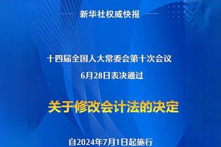 你觉得像吗？山寨凯恩现身拜仁训练营，球迷纷纷找其签名合影